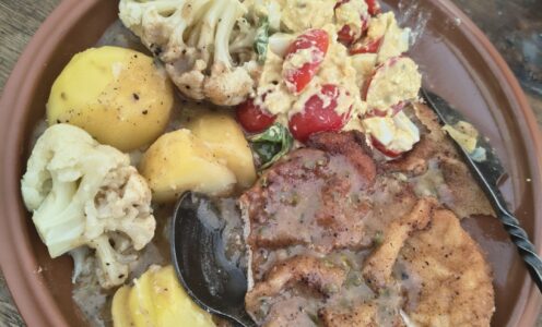 Schnitzel mit Beilage und Salat von Kochfee Tipi